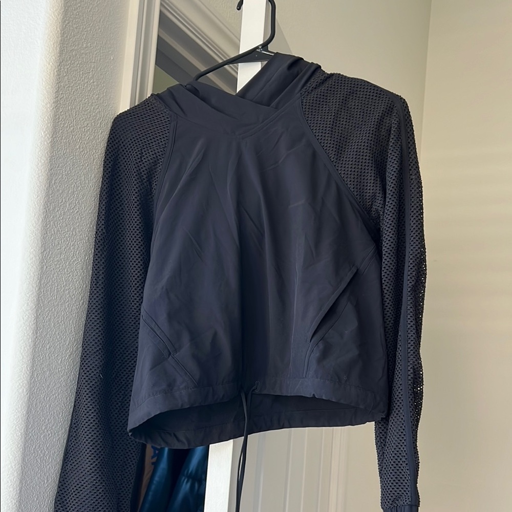 Lululemon Black Long Sleeve Cropped Sweatshirt